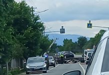 Accident cu o victimă: Un șofer începător a rupt un stâlp, la Vârț